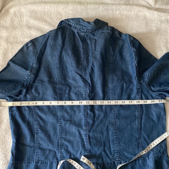 Blue chambray button down by Jennifer Moore (size 16) - Picture 10 of 10